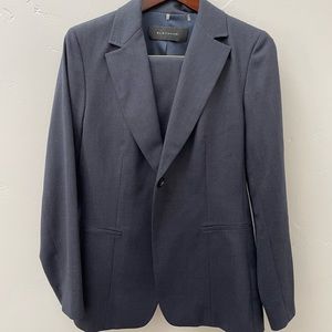 Elie Tahari pantsuit navy wool blend suit. Jacket is a US12 and pants are US10